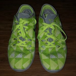 Volt Nike Free TR FIT 5